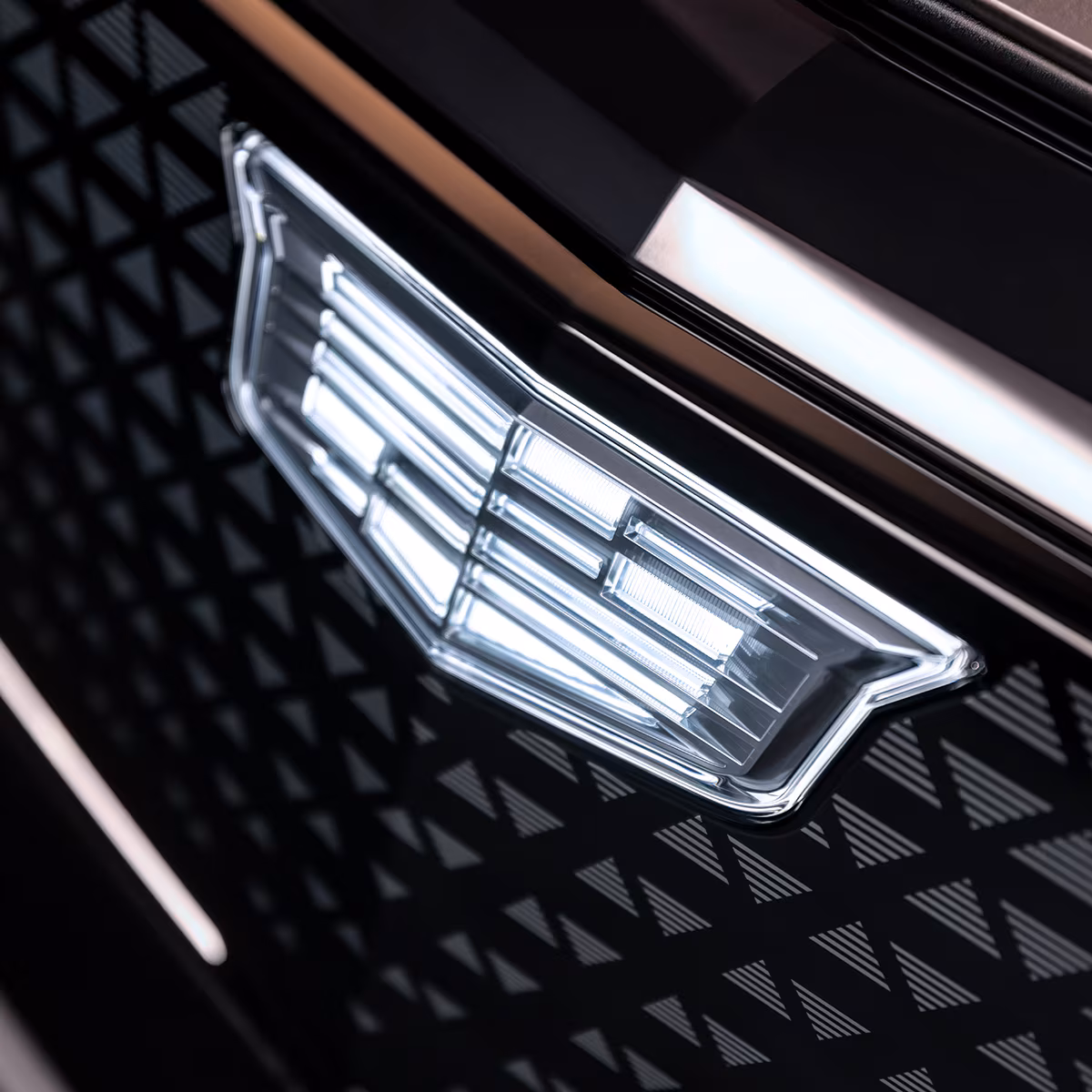 22-cadillac-anniversary-modern-crest-v2